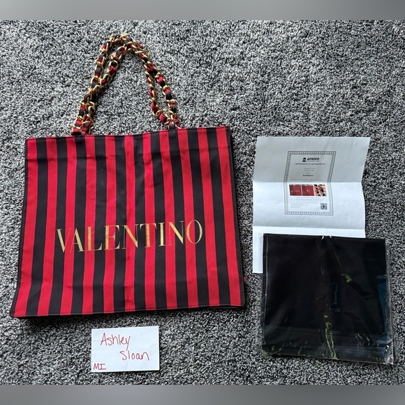 Valentino Handbags - NEW Valentino Garavani vintage "Les Sacs" tote bag with COA